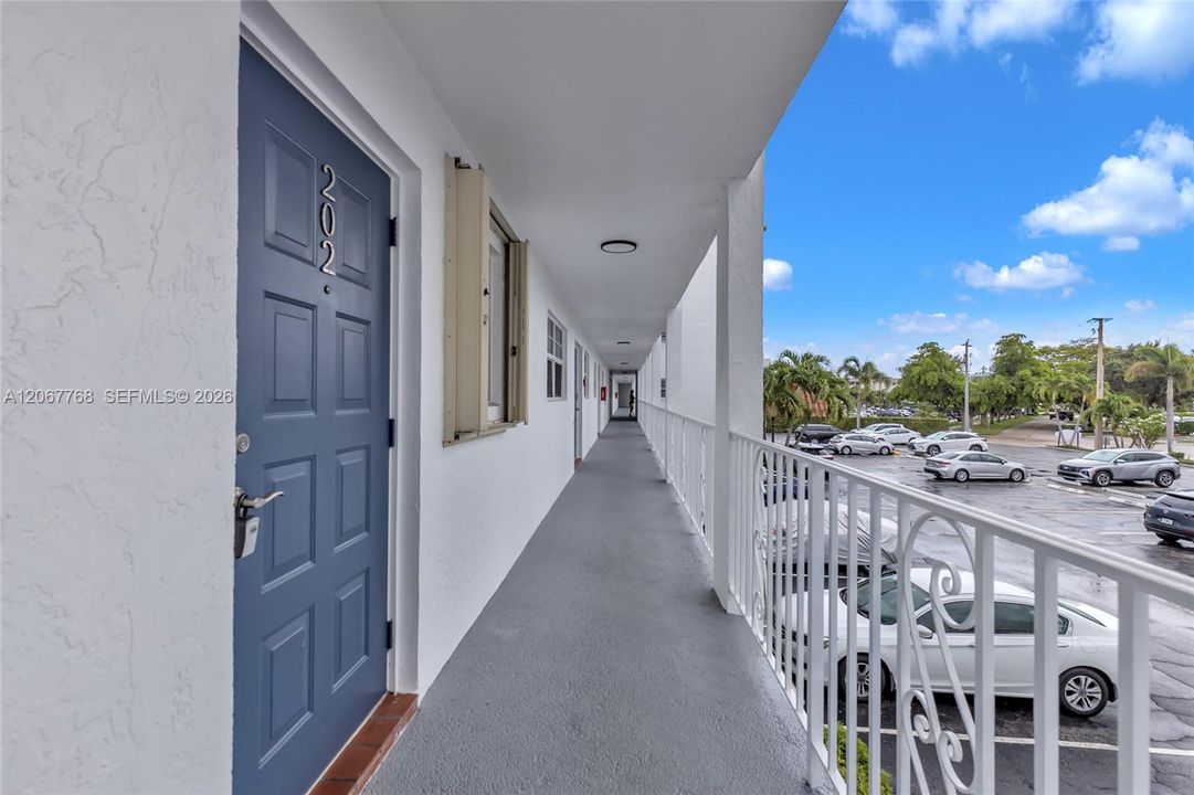 For Sale: $250,000 (2 beds, 2 baths, 1010 Square Feet)