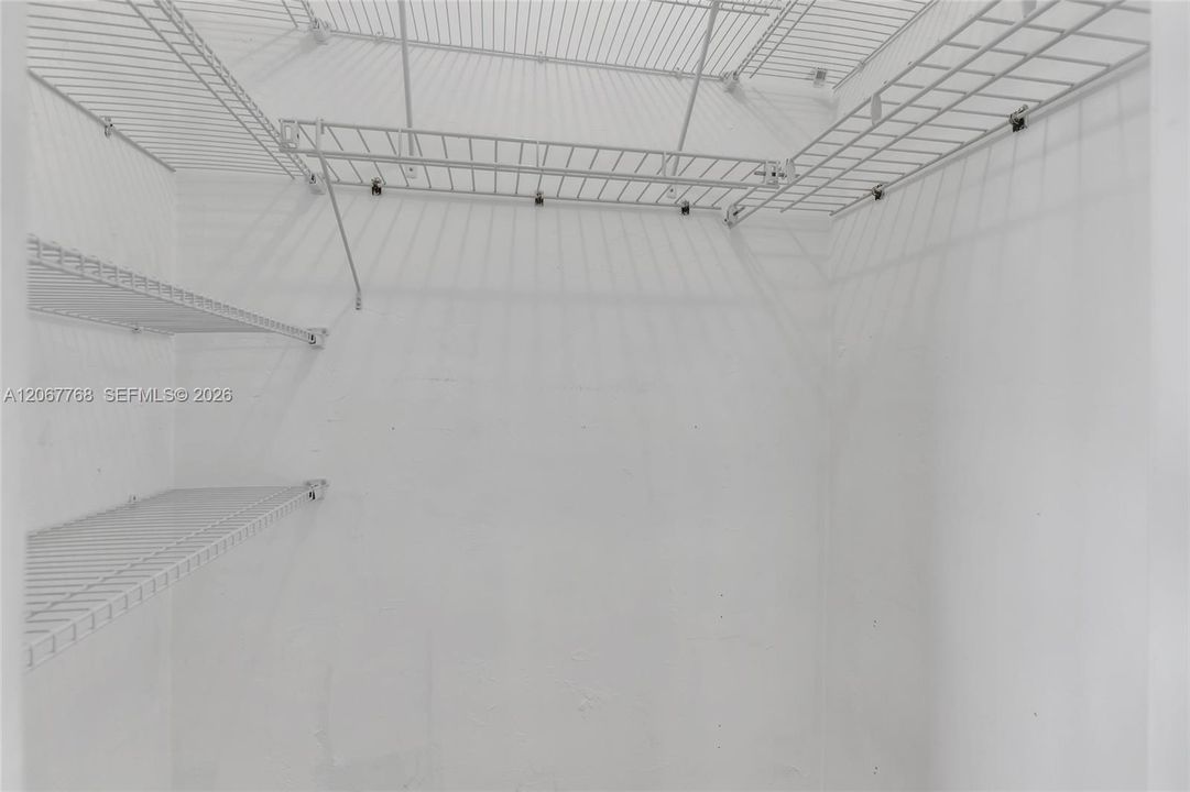 For Sale: $250,000 (2 beds, 2 baths, 1010 Square Feet)