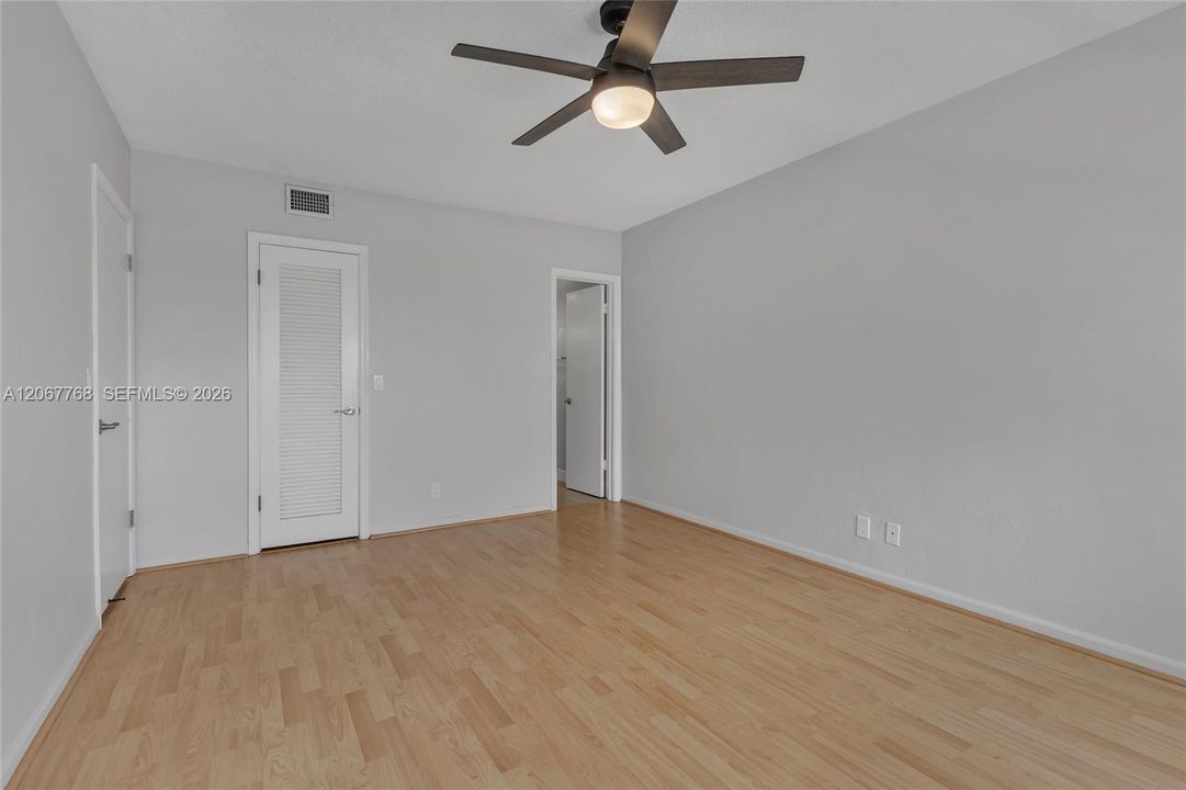 For Sale: $250,000 (2 beds, 2 baths, 1010 Square Feet)