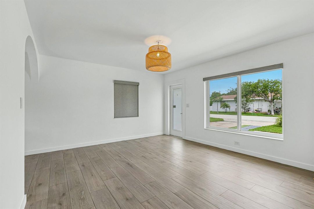 10-web-or-mls-SE 13th Ct-S0608-010