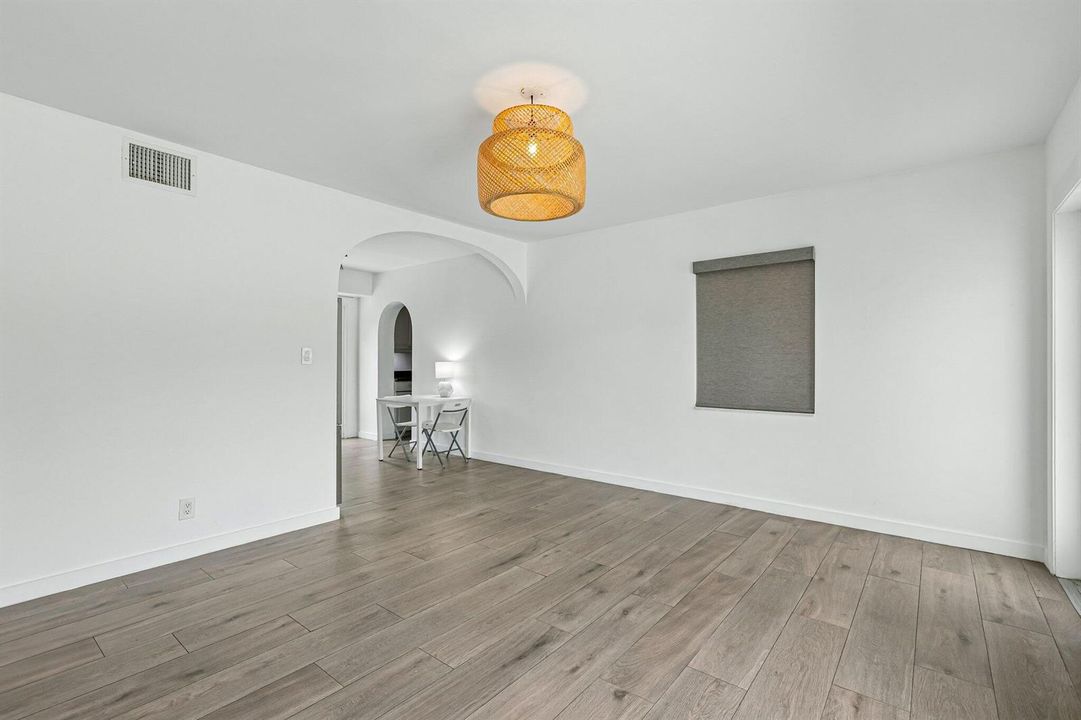 9-web-or-mls-SE 13th Ct-S0608-009