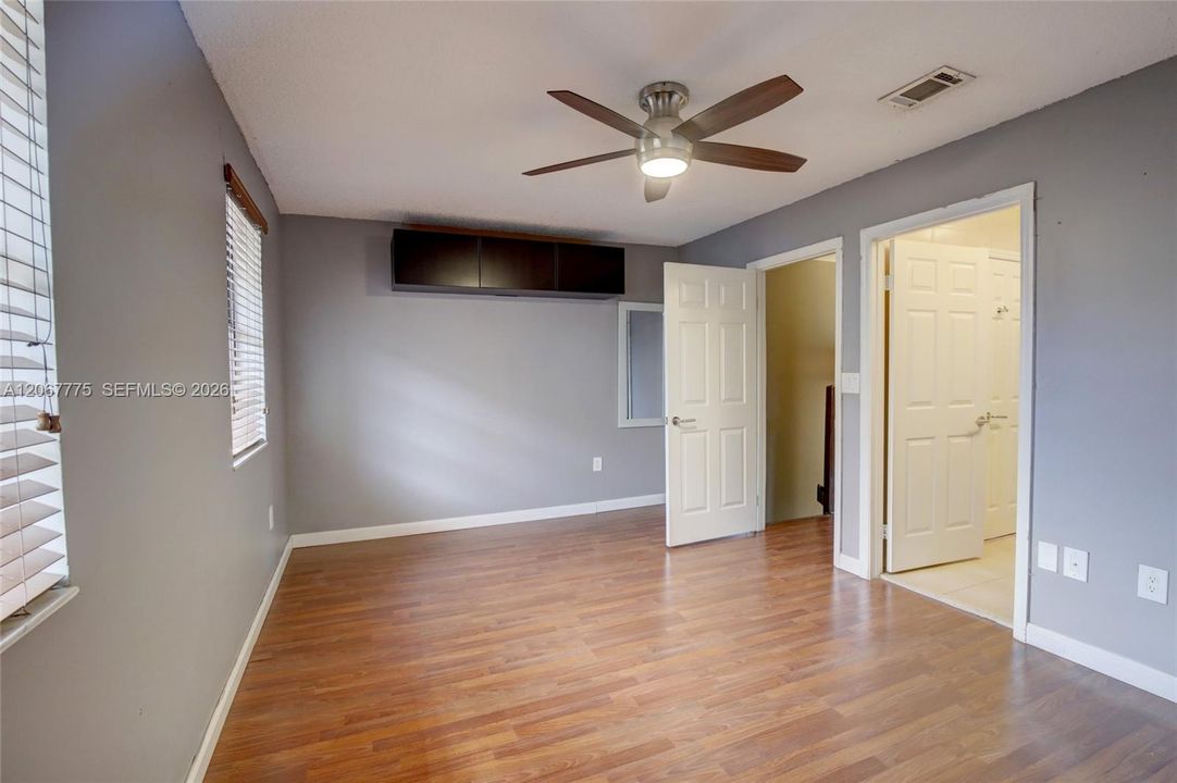 For Sale: $365,000 (2 beds, 1 baths, 1064 Square Feet)
