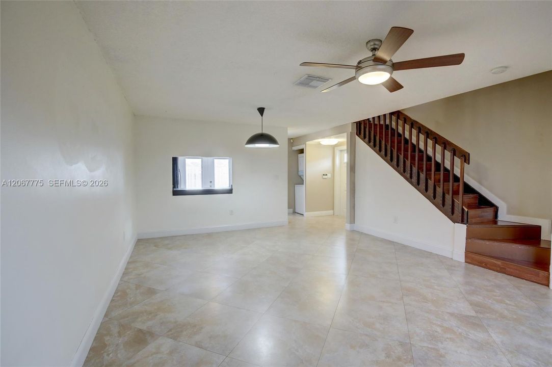 For Sale: $365,000 (2 beds, 1 baths, 1064 Square Feet)