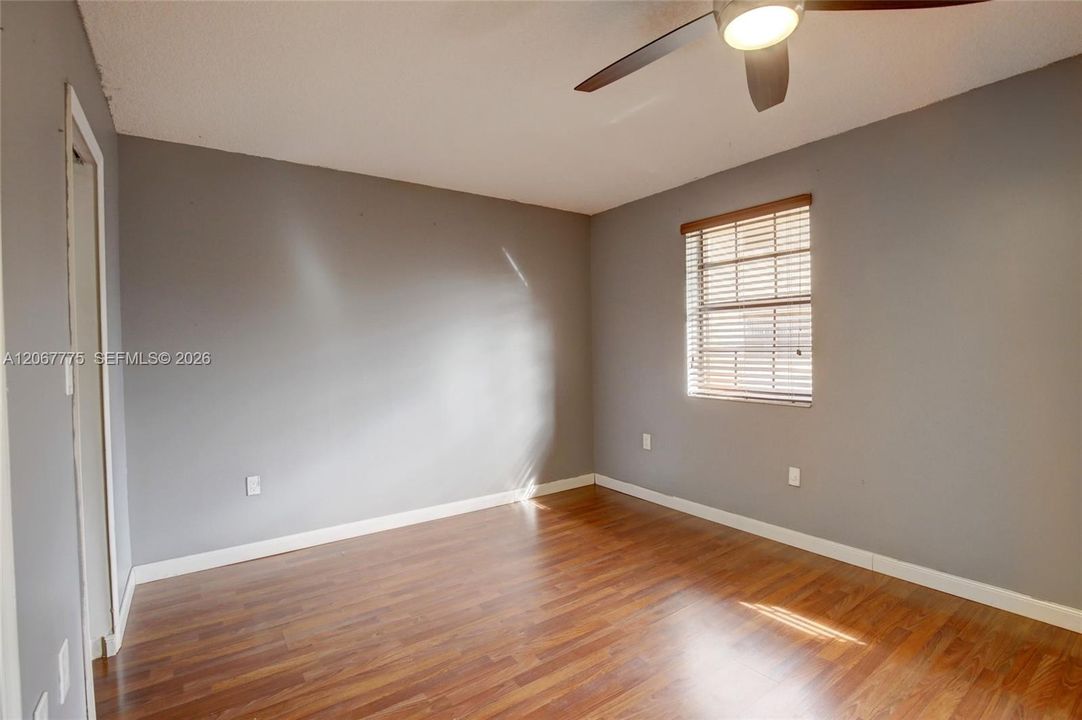For Sale: $365,000 (2 beds, 1 baths, 1064 Square Feet)