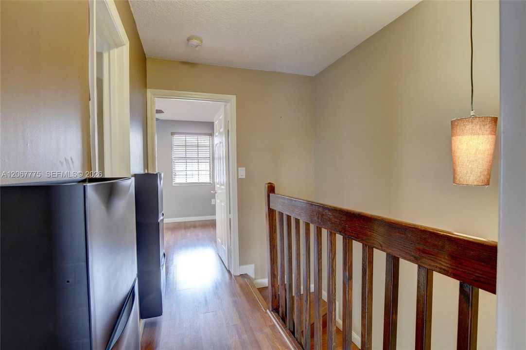 For Sale: $365,000 (2 beds, 1 baths, 1064 Square Feet)