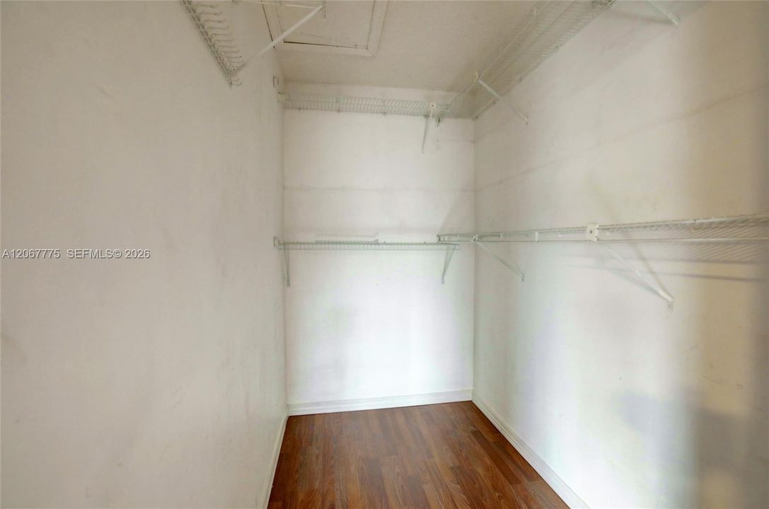For Sale: $365,000 (2 beds, 1 baths, 1064 Square Feet)