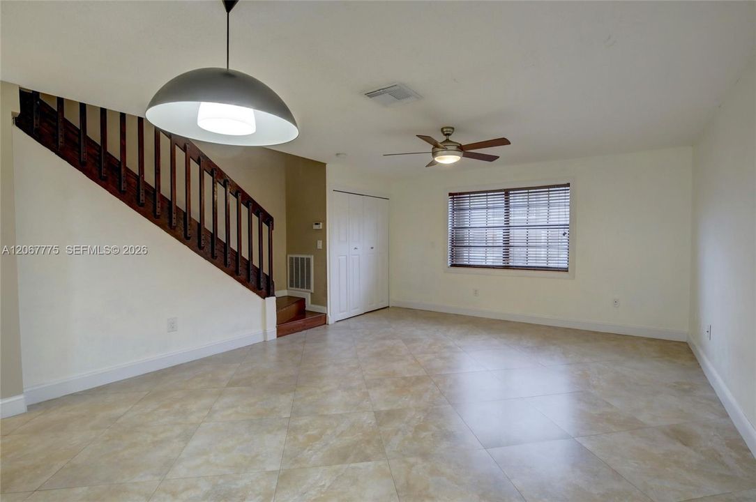 For Sale: $365,000 (2 beds, 1 baths, 1064 Square Feet)