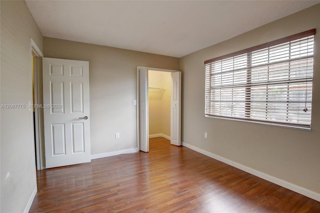 For Sale: $365,000 (2 beds, 1 baths, 1064 Square Feet)