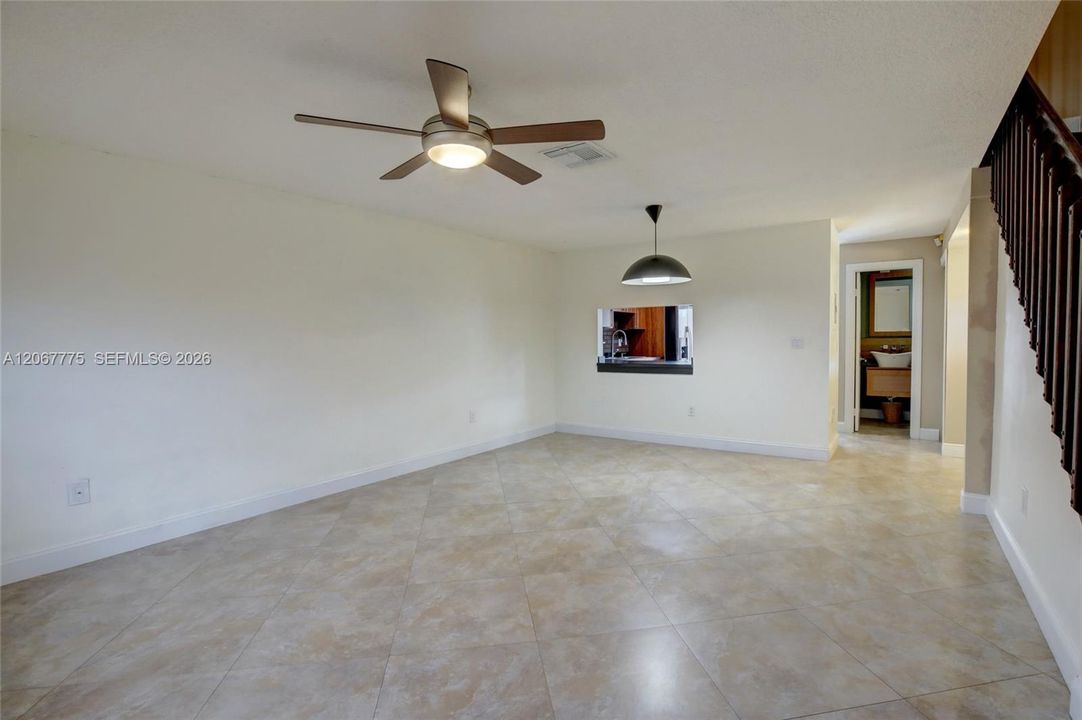For Sale: $365,000 (2 beds, 1 baths, 1064 Square Feet)