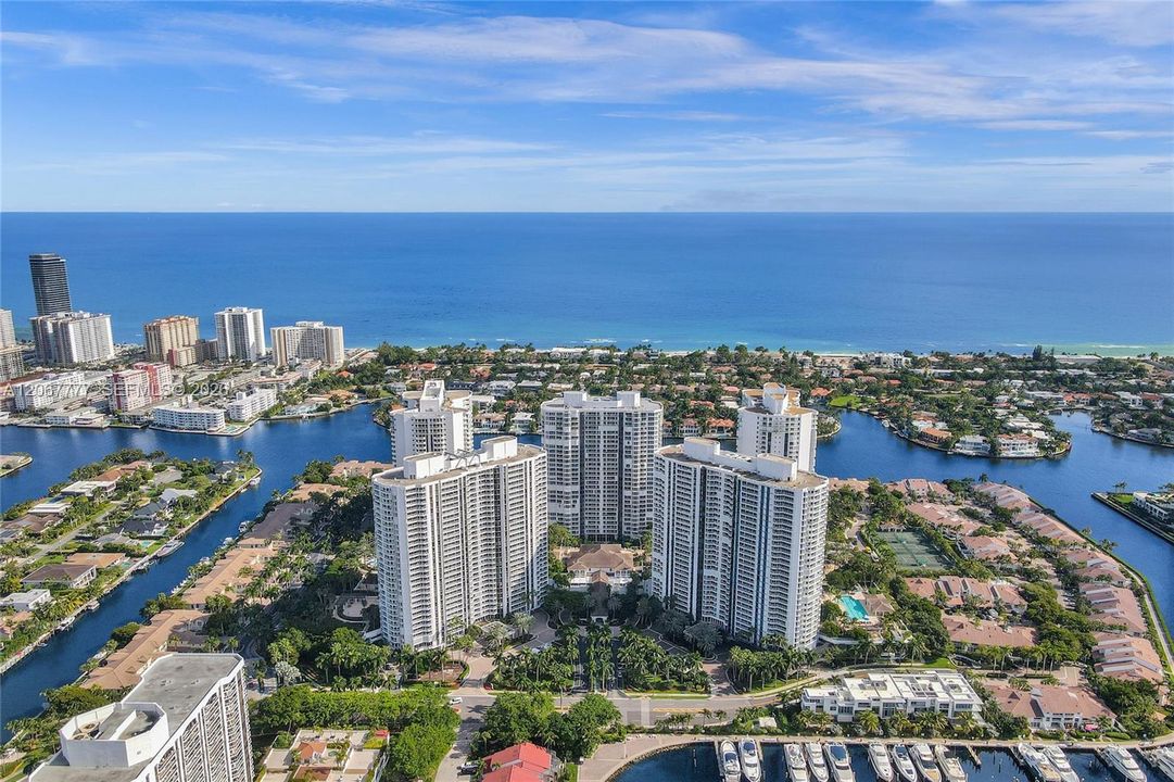 For Sale: $2,150,000 (3 beds, 3 baths, 3173 Square Feet)
