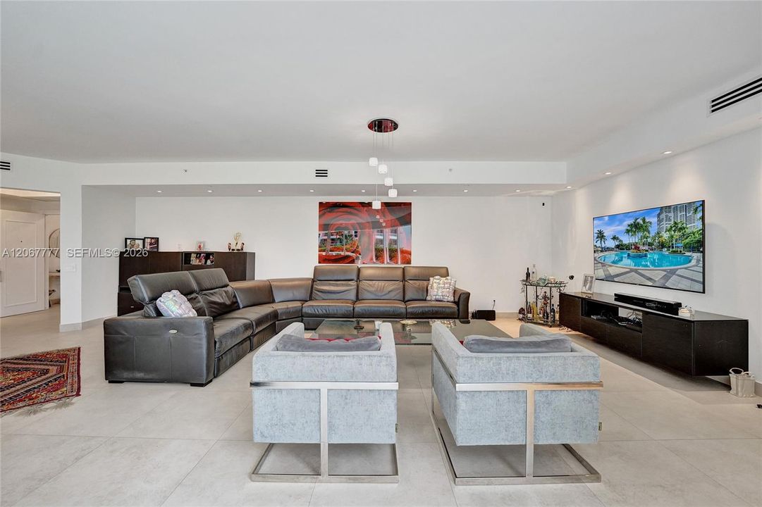 For Sale: $2,150,000 (3 beds, 3 baths, 3173 Square Feet)