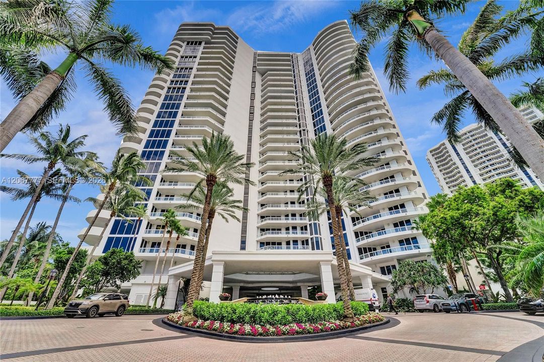 For Sale: $2,150,000 (3 beds, 3 baths, 3173 Square Feet)