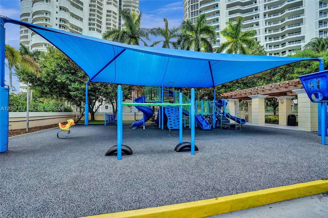 For Sale: $2,150,000 (3 beds, 3 baths, 3173 Square Feet)