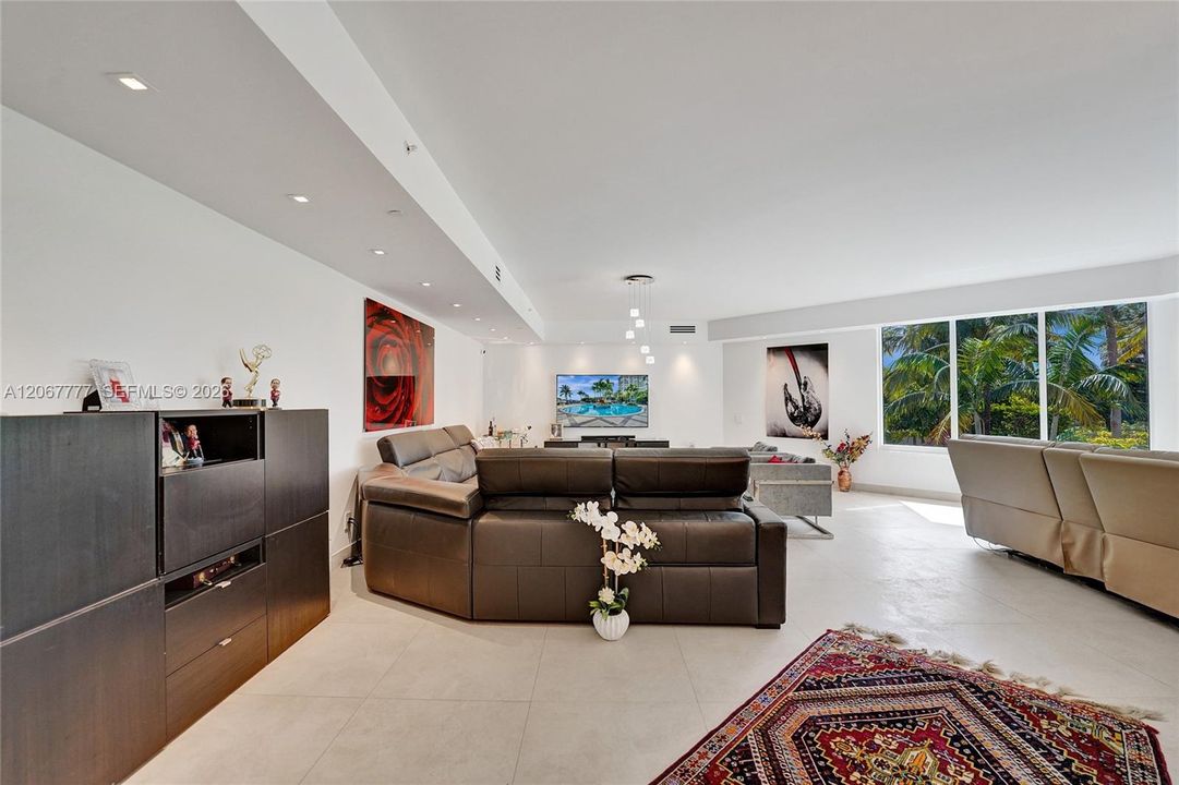 For Sale: $2,150,000 (3 beds, 3 baths, 3173 Square Feet)
