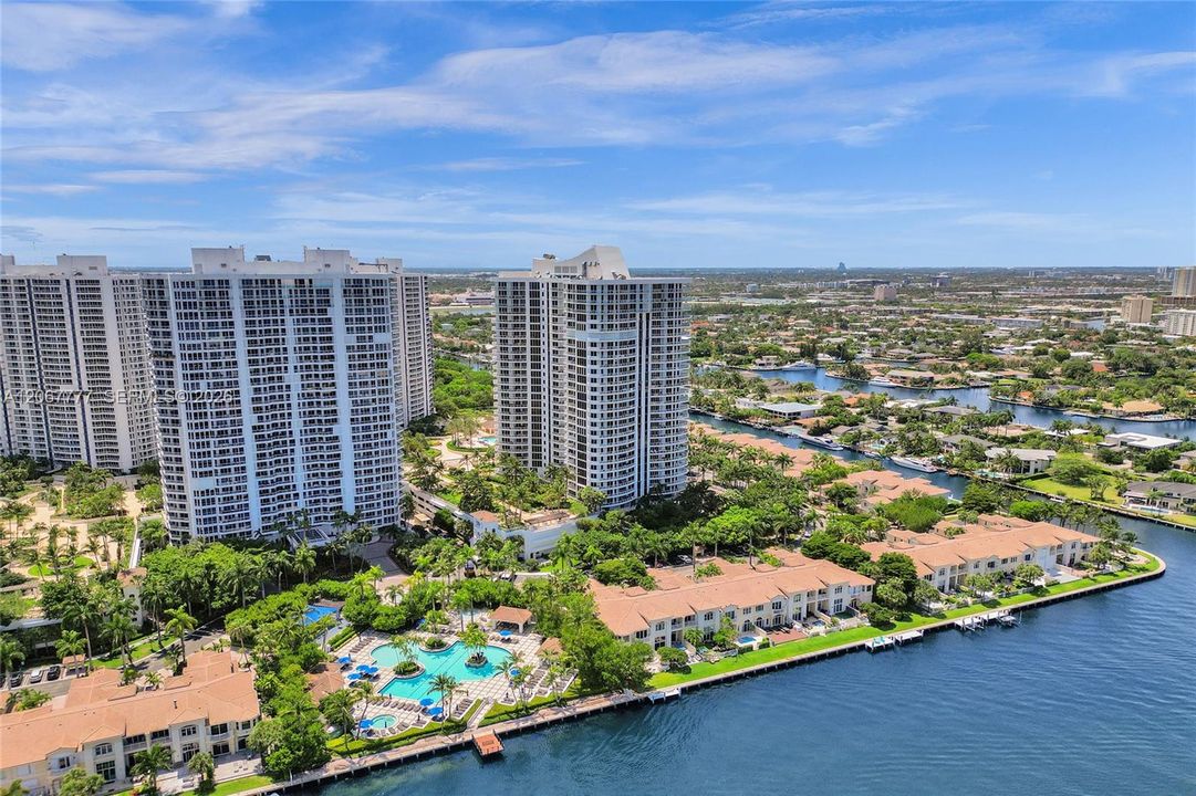 For Sale: $2,150,000 (3 beds, 3 baths, 3173 Square Feet)