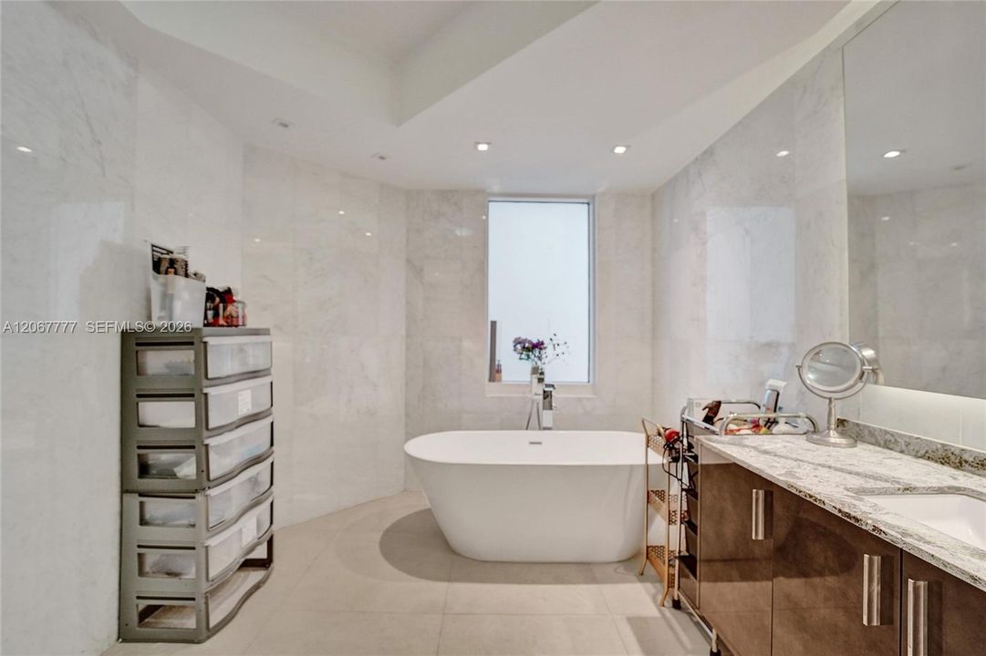 For Sale: $2,150,000 (3 beds, 3 baths, 3173 Square Feet)