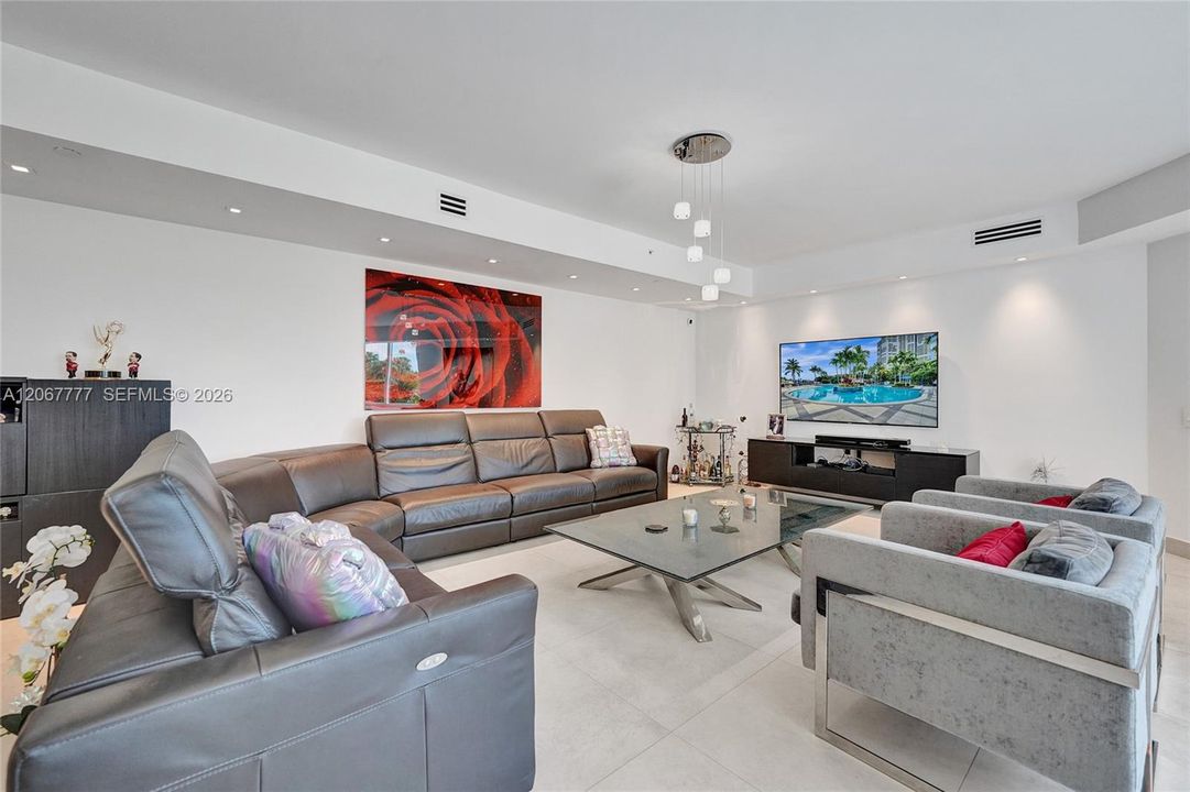 For Sale: $2,150,000 (3 beds, 3 baths, 3173 Square Feet)