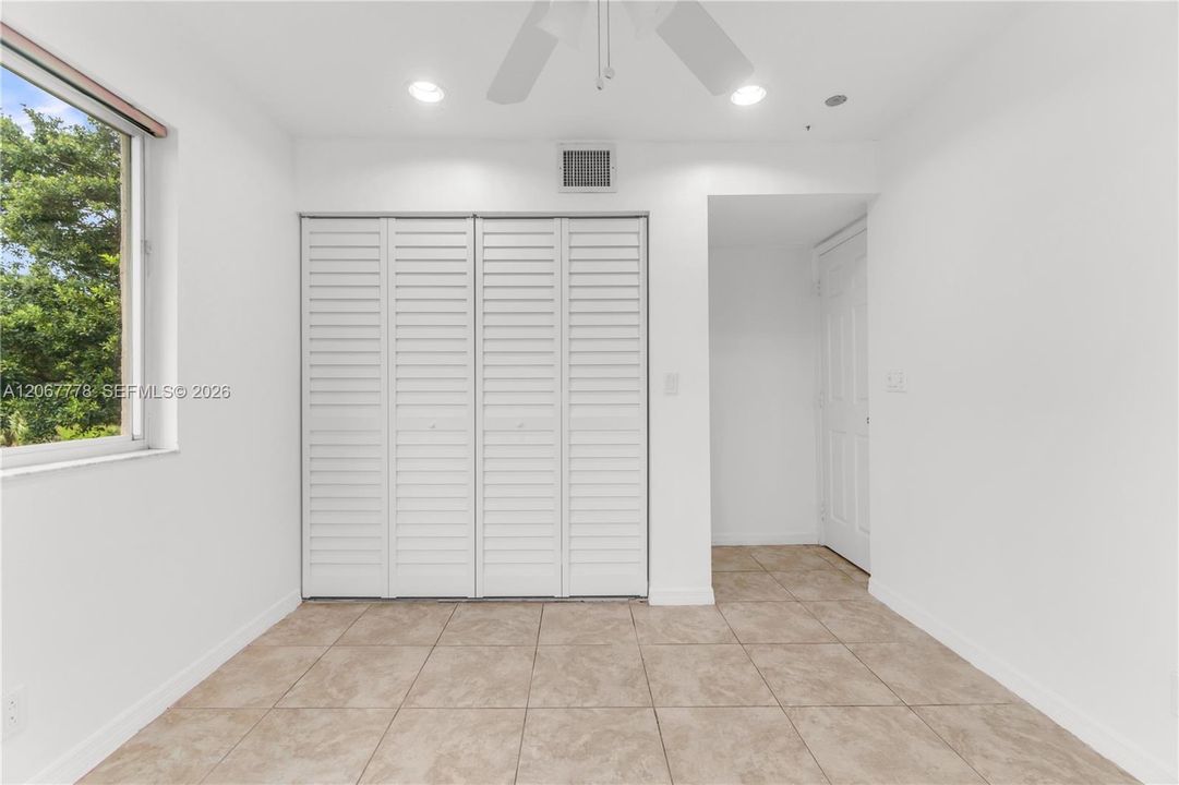 Activo con contrato: $295,000 (3 camas, 2 baños, 1528 Pies cuadrados)