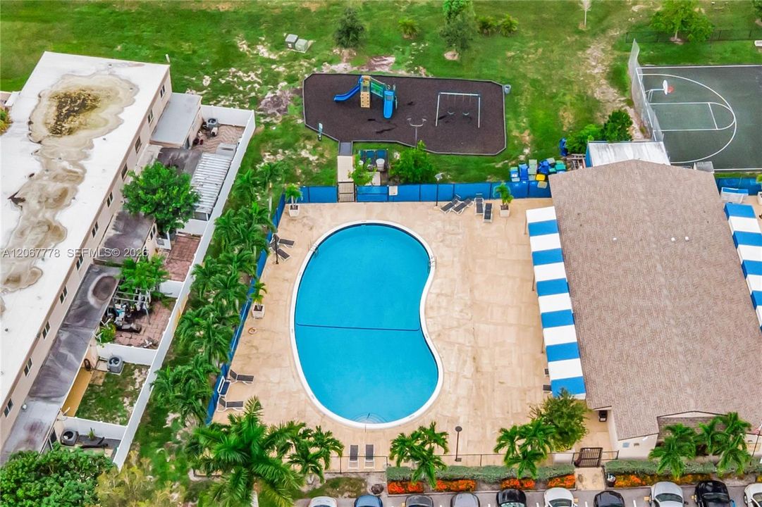 Activo con contrato: $295,000 (3 camas, 2 baños, 1528 Pies cuadrados)