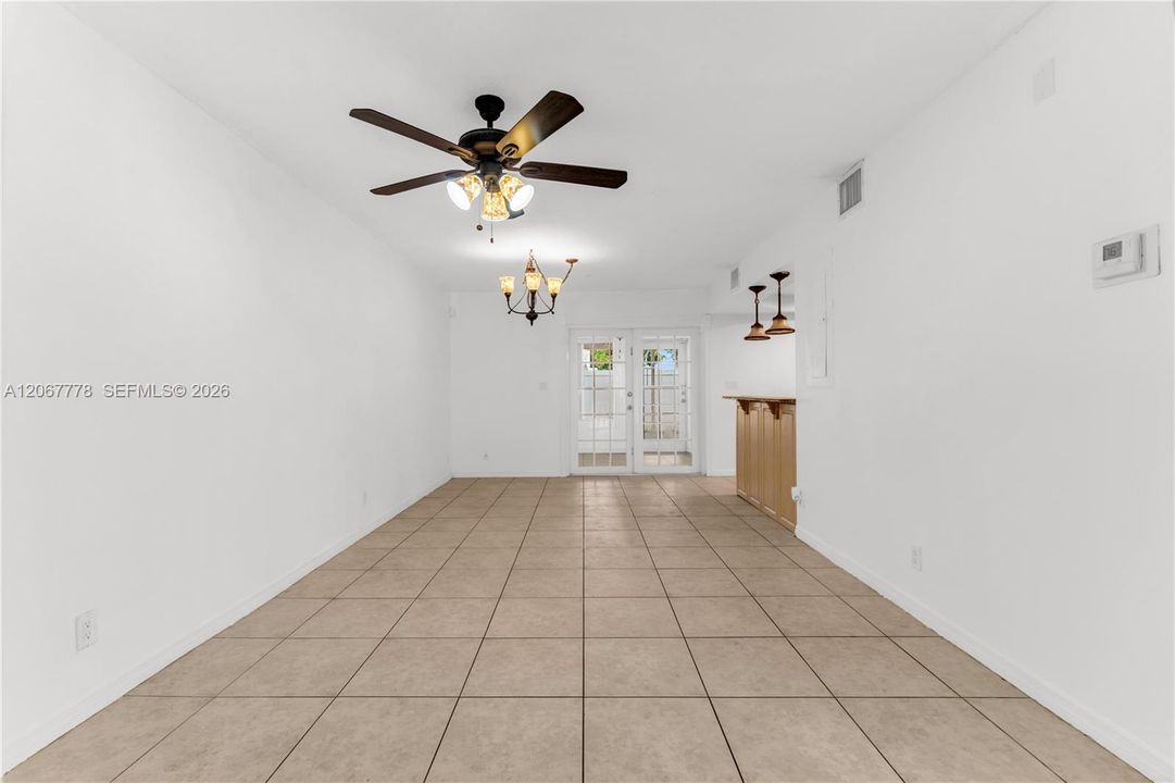 Activo con contrato: $295,000 (3 camas, 2 baños, 1528 Pies cuadrados)