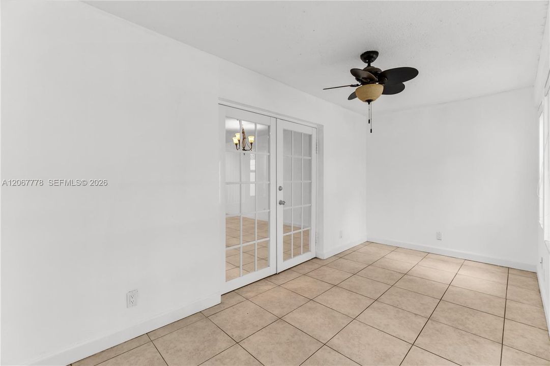 Activo con contrato: $295,000 (3 camas, 2 baños, 1528 Pies cuadrados)