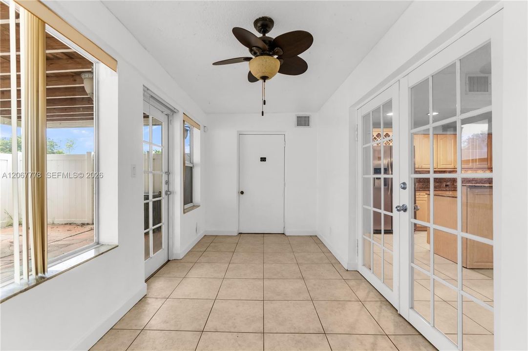 Activo con contrato: $295,000 (3 camas, 2 baños, 1528 Pies cuadrados)