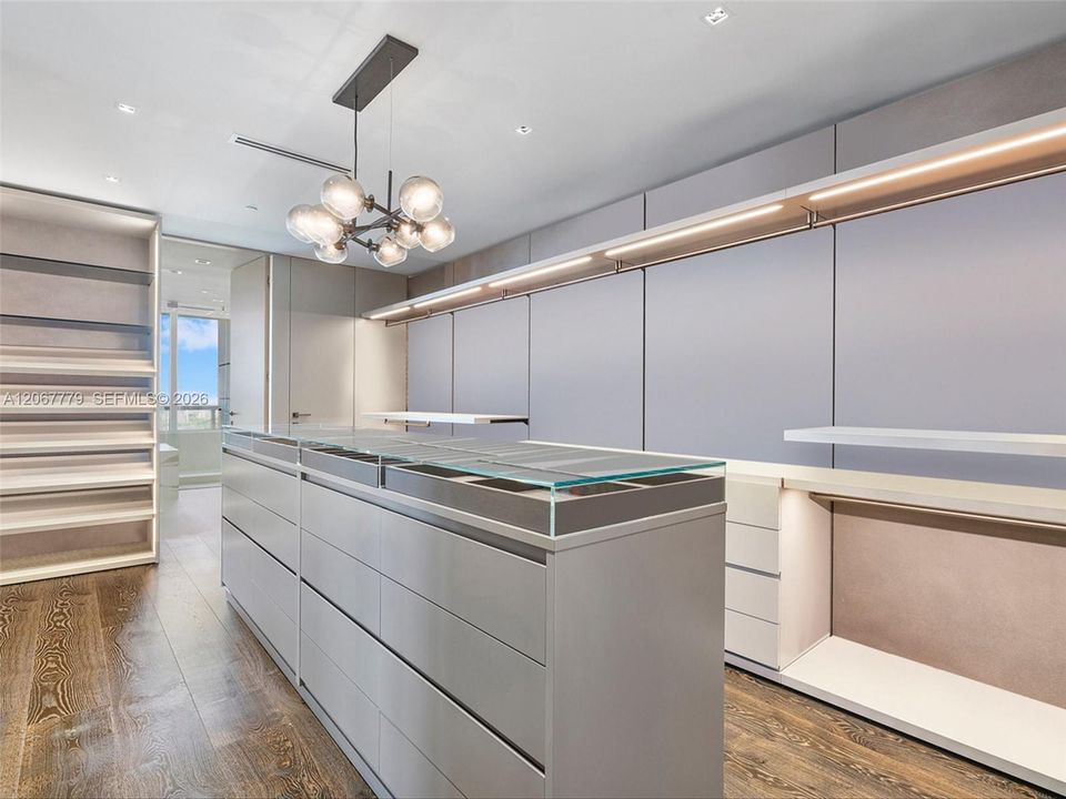 For Sale: $7,200,000 (5 beds, 5 baths, 4435 Square Feet)