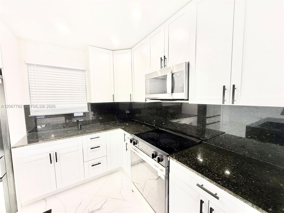 For Sale: $510,000 (3 beds, 2 baths, 897 Square Feet)