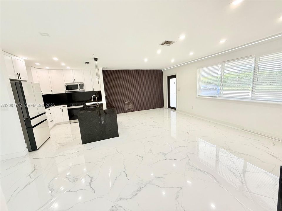 For Sale: $510,000 (3 beds, 2 baths, 897 Square Feet)