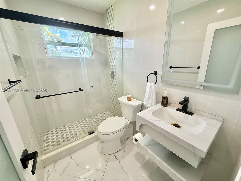 For Sale: $510,000 (3 beds, 2 baths, 897 Square Feet)