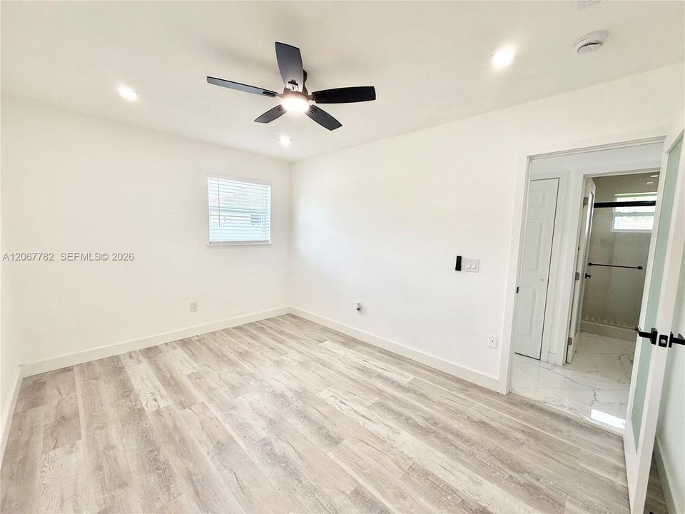 For Sale: $510,000 (3 beds, 2 baths, 897 Square Feet)