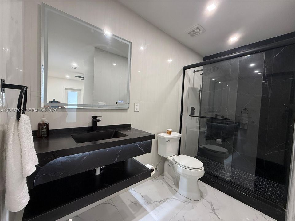 For Sale: $510,000 (3 beds, 2 baths, 897 Square Feet)