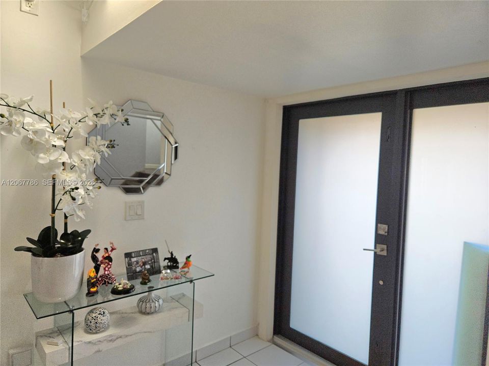 For Rent: $3,100 (3 beds, 2 baths, 1280 Square Feet)