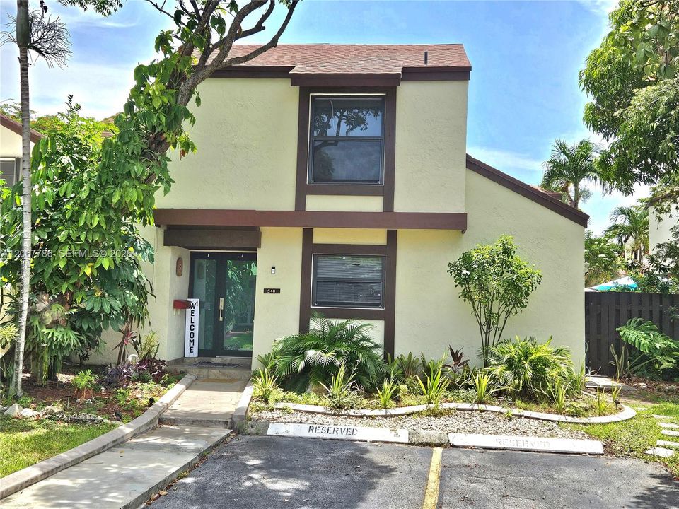 For Rent: $3,100 (3 beds, 2 baths, 1280 Square Feet)