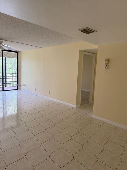 For Rent: $1,950 (2 beds, 2 baths, 1040 Square Feet)