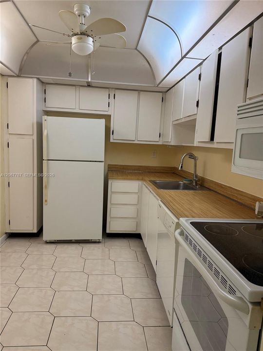 For Rent: $1,950 (2 beds, 2 baths, 1040 Square Feet)