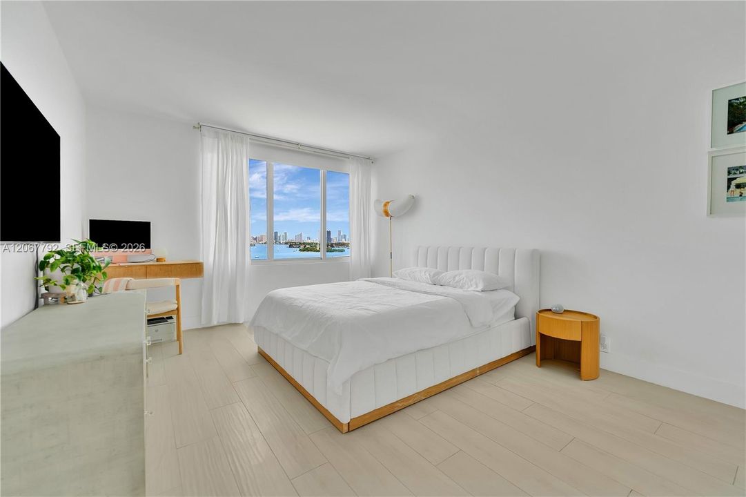 For Rent: $5,500 (1 beds, 1 baths, 852 Square Feet)