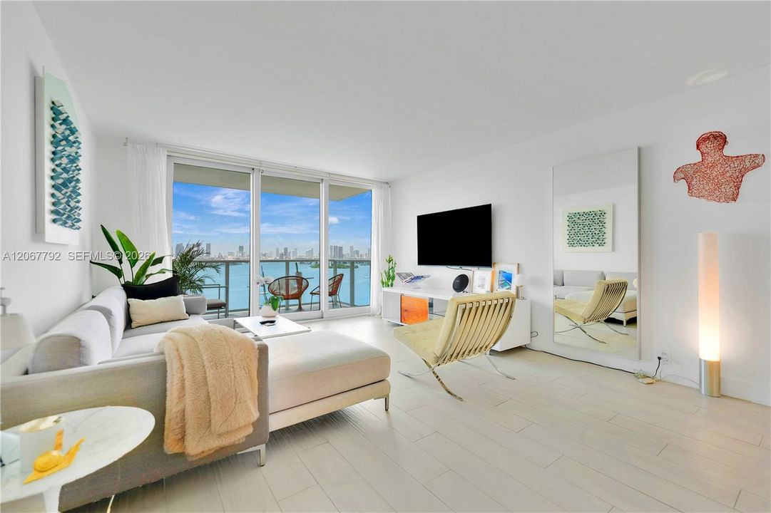 For Rent: $5,500 (1 beds, 1 baths, 852 Square Feet)
