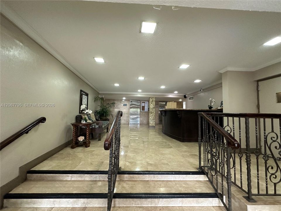 Active With Contract: $1,550 (1 beds, 1 baths, 714 Square Feet)