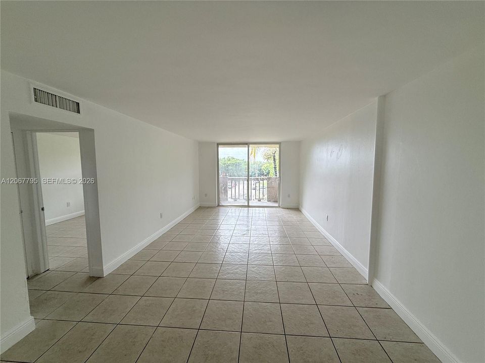 Active With Contract: $1,550 (1 beds, 1 baths, 714 Square Feet)
