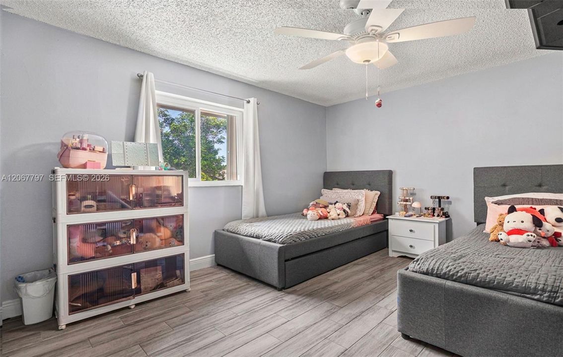For Sale: $390,000 (3 beds, 2 baths, 1484 Square Feet)