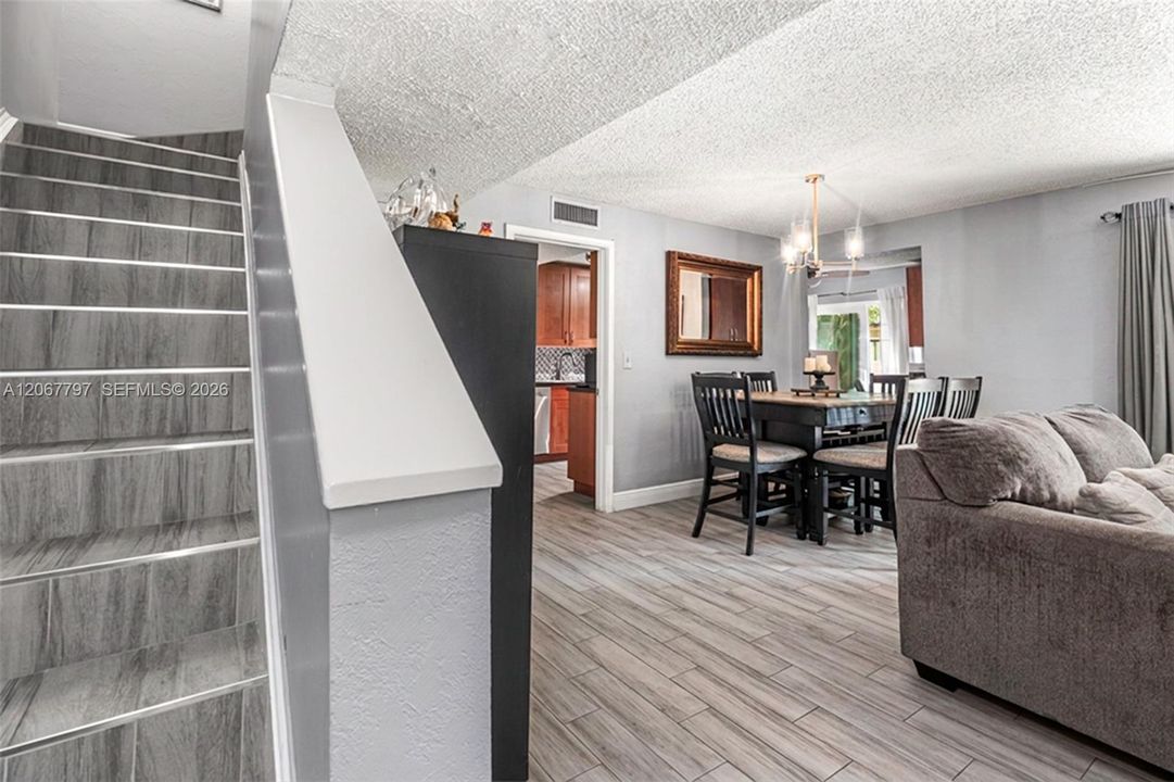 For Sale: $390,000 (3 beds, 2 baths, 1484 Square Feet)