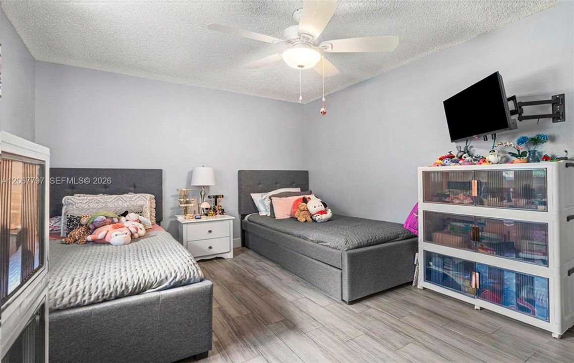For Sale: $390,000 (3 beds, 2 baths, 1484 Square Feet)
