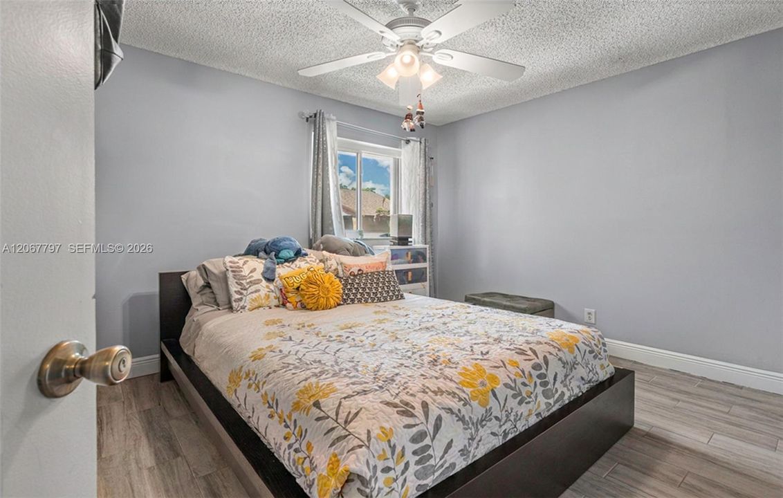 For Sale: $390,000 (3 beds, 2 baths, 1484 Square Feet)