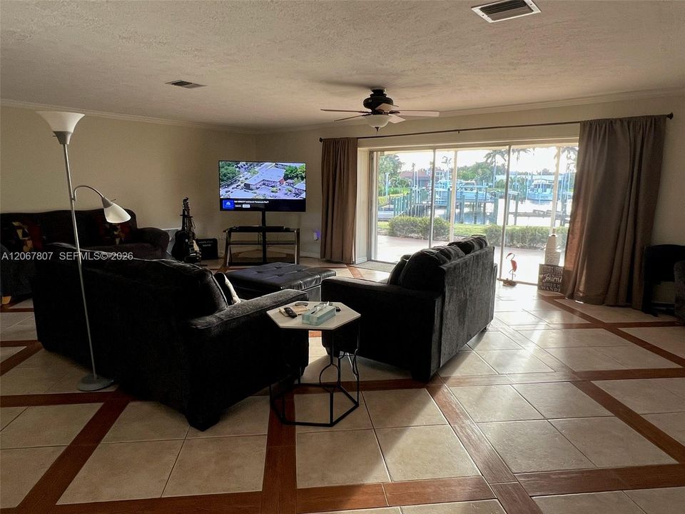 For Sale: $1,300,000 (3 beds, 2 baths, 1917 Square Feet)