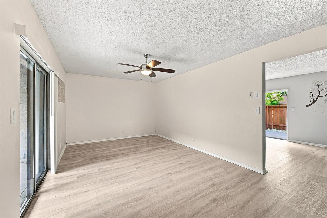 09_family room