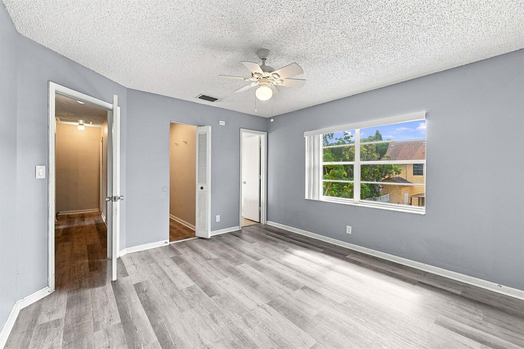 23_bedroom