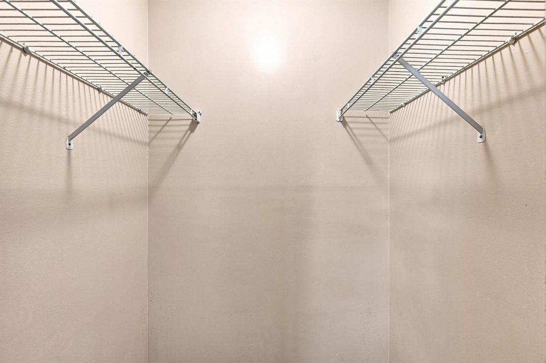 20_walk-in closet