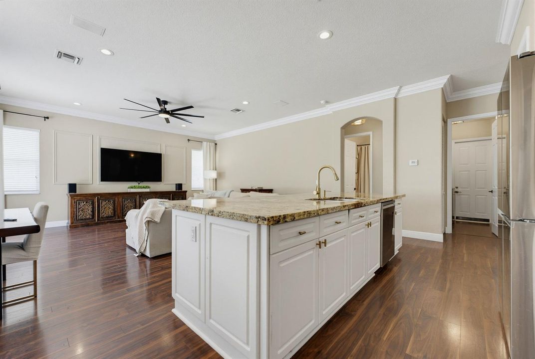 Gorgeous Kitchen / Family Room