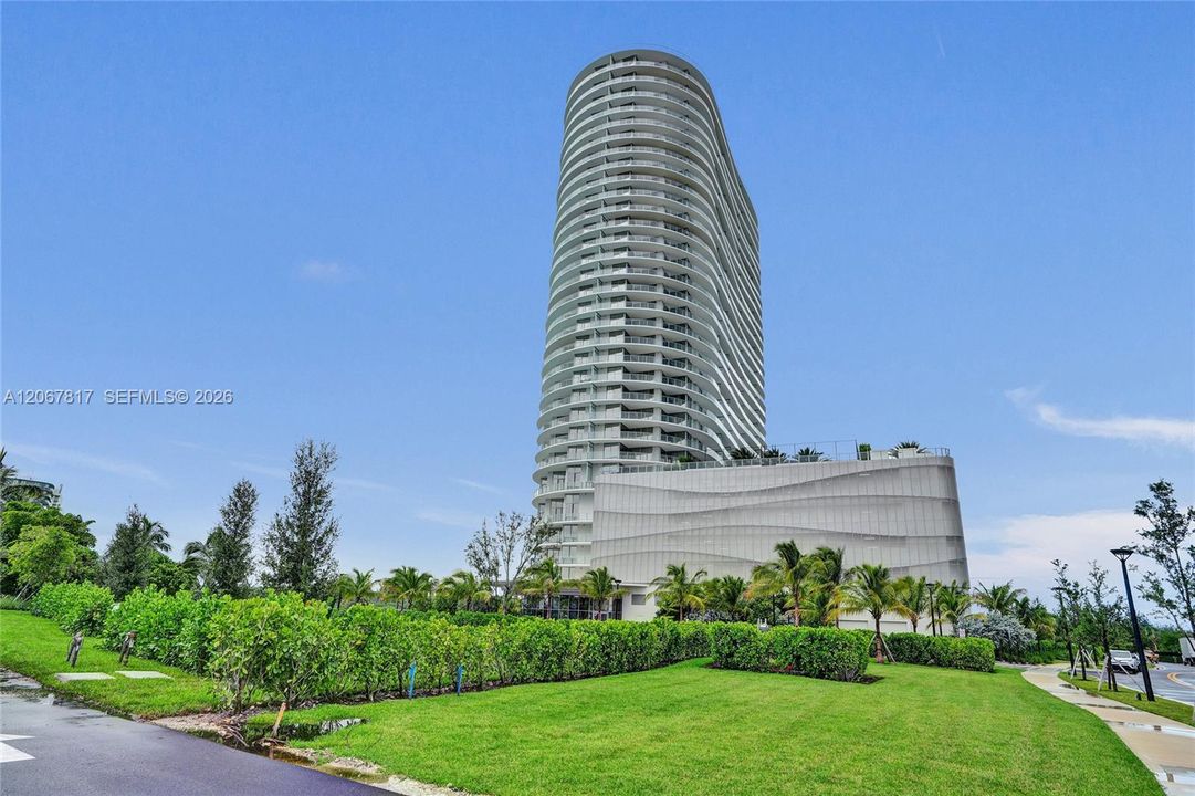 For Sale: $2,900,000 (3 beds, 4 baths, 2131 Square Feet)